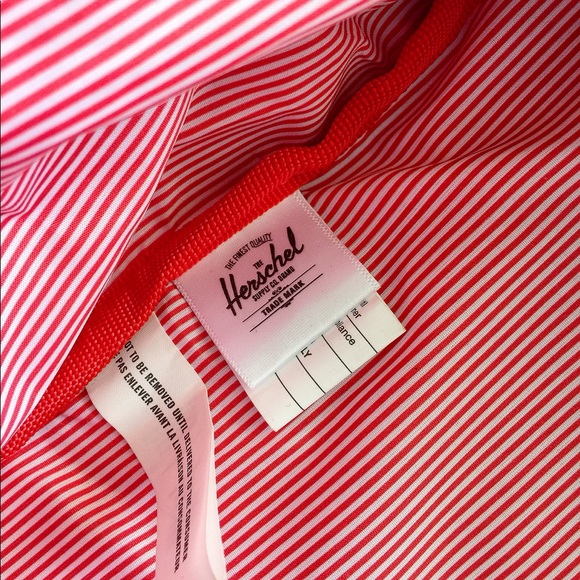 ✨Herschel Travel Weekender Bag in Grey Crosshatch✨ - Picture 4 of 8